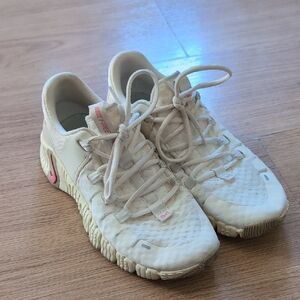 Metcon Nike Cream Sneakers with Pink Accents